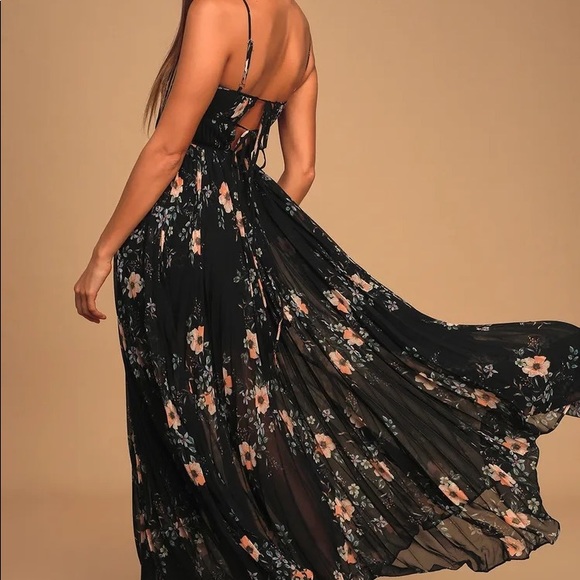 Lulu’s Black Floral Pleated Maxi - Picture 9 of 9